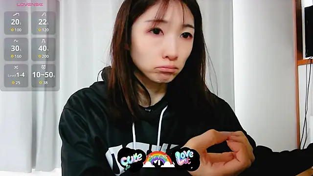 Snapshot of Love_me_Eri_ chatting on 11-10-25, 01:04 Love me Eri online show from 11-10-25, 01:04