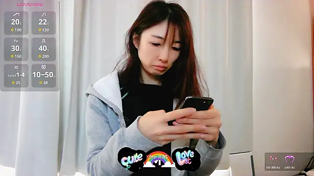 Snapshot of Love_me_Eri_ chatting on 11-19-25, 11:27 Love me Eri online show from 11-19-25, 11:27