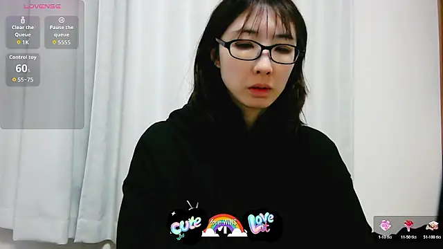 Snapshot of Love_me_Eri_ chatting on 12-20-25, 07:37 Love me Eri online show from 12-20-25, 07:37