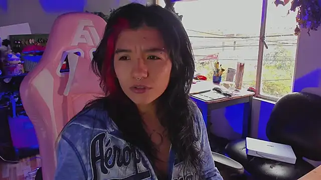 Snapshot of annie_walker6 chatting on 12-05-25, 08:05 annie walker6 online show from 12-05-25, 08:05