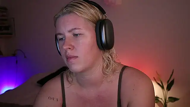 moonamii online show from 01-10-25, 04:30