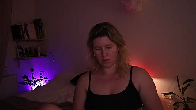 moonamii online show from 12-13-25, 08:04