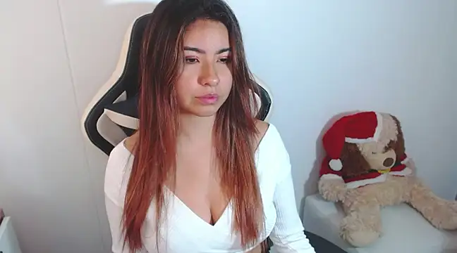 Snapshot of alice_middlee chatting on 12-12-24, 06:53 alice middlee online show from 12-12-24, 06:53