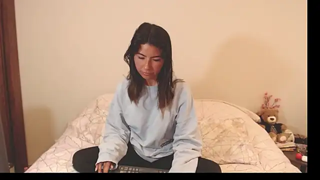 Snapshot of alice_middlee chatting on 10-07-25, 04:48 alice middlee online show from 10-07-25, 04:48