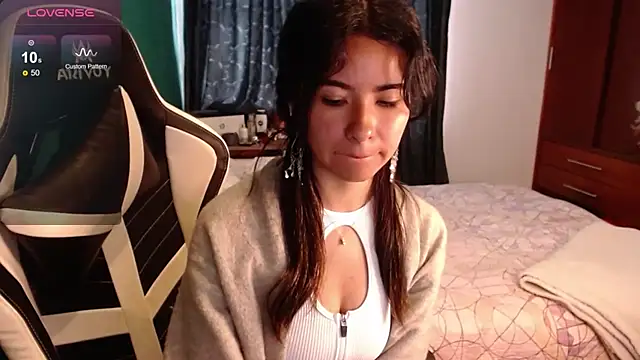 Snapshot of alice_middlee chatting on 05-19-26, 03:40 alice middlee online show from 05-19-26, 03:40