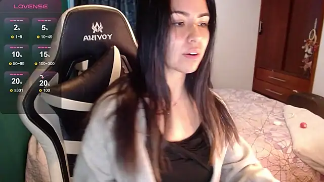Snapshot of alice_middlee chatting on 06-11-26, 01:53 alice middlee online show from 06-11-26, 01:53