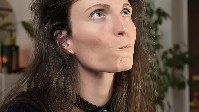 yulladao online show from 10-19-25, 04:18