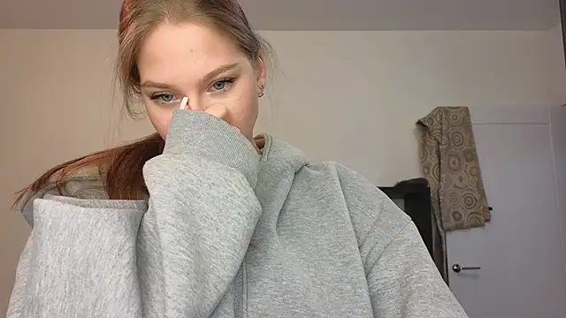 Snapshot of MiaKeler chatting on 02-18-25, 05:53 MiaKeler online show from 02-18-25, 05:53