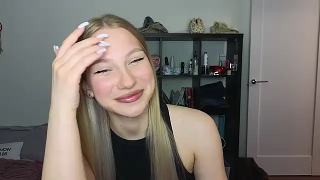 Snapshot of MiaKeler chatting on 03-17-25, 05:05 MiaKeler online show from 03-17-25, 05:05