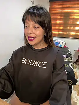 Snapshot of Bruja_lu chatting on 02-04-25, 04:29 Bruja lu online show from 02-04-25, 04:29