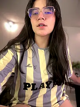 Lia flowers online show from 10-17-25, 05:10