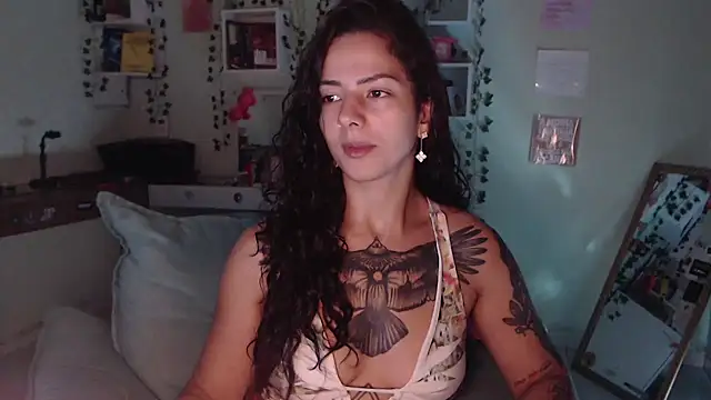Snapshot of BeellyDance chatting on 04-25-26, 01:03 BeellyDance online show from 04-25-26, 01:03