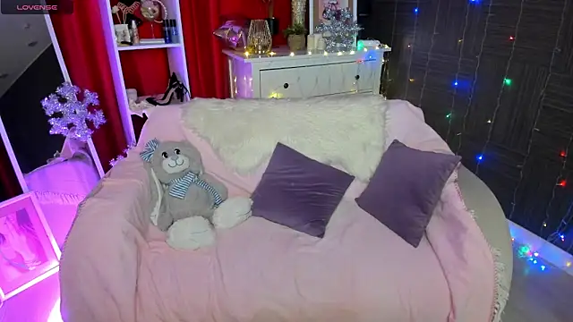 Snapshot of Queen_baby chatting on 12-29-24, 05:53 Queen baby online show from 12-29-24, 05:53