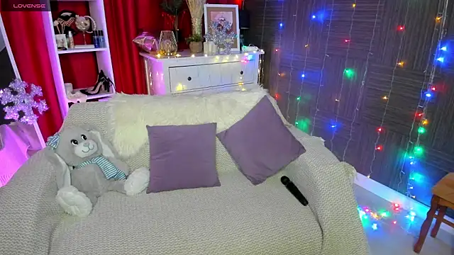 Snapshot of Queen_baby chatting on 12-31-24, 02:40 Queen baby online show from 12-31-24, 02:40