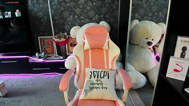 Snapshot of Queen_baby chatting on 09-14-25, 03:05 Queen baby online show from 09-14-25, 03:05