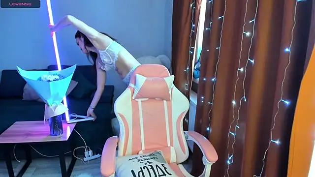 Snapshot of Queen_baby chatting on 01-10-26, 04:36 Queen baby online show from 01-10-26, 04:36