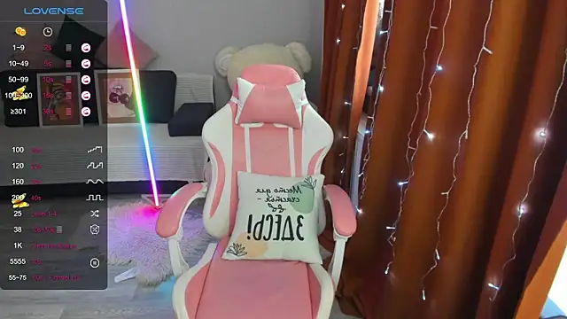 Snapshot of Queen_baby chatting on 02-06-26, 03:22 Queen baby online show from 02-06-26, 03:22