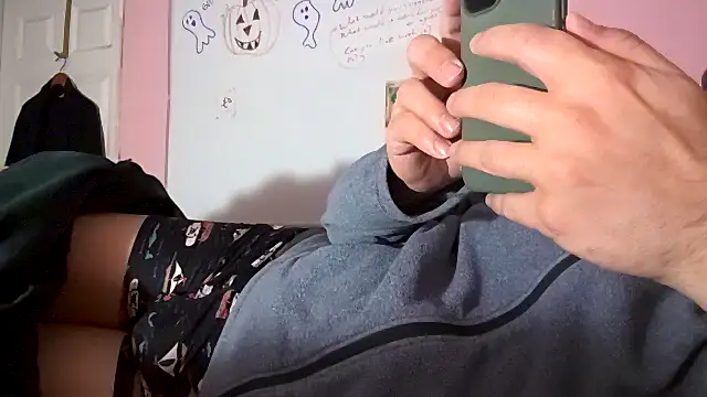 Snapshot of uncuthubs chatting on 10-30-25, 04:25 uncuthubs online show from 10-30-25, 04:25