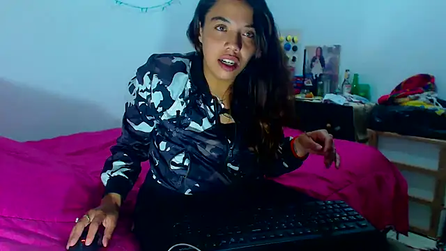 Snapshot of AmaraRoberts420 chatting on 12-14-24, 04:56 AmaraRoberts420 online show from 12-14-24, 04:56