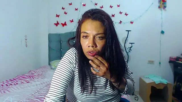 Snapshot of AmaraRoberts420 chatting on 03-05-25, 01:42 AmaraRoberts420 online show from 03-05-25, 01:42