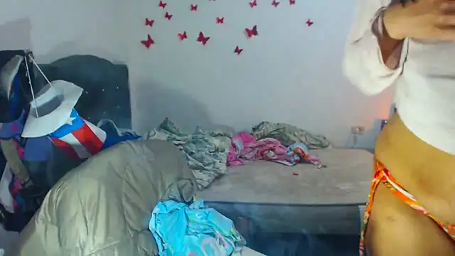 Snapshot of AmaraRoberts420 chatting on 10-05-25, 07:01 AmaraRoberts420 online show from 10-05-25, 07:01