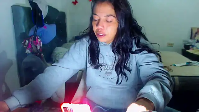 Snapshot of AmaraRoberts420 chatting on 11-19-25, 01:27 AmaraRoberts420 online show from 11-19-25, 01:27