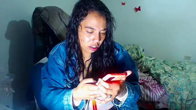 Snapshot of AmaraRoberts420 chatting on 11-28-25, 02:03 AmaraRoberts420 online show from 11-28-25, 02:03