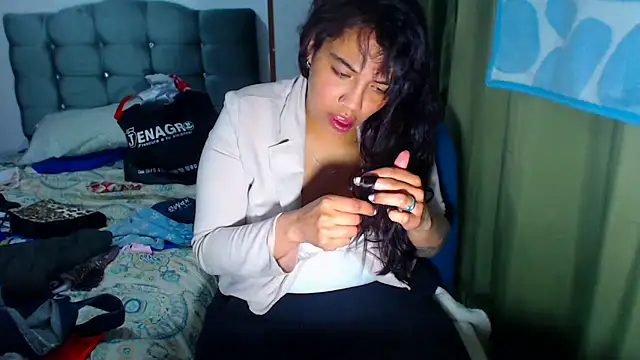 Snapshot of AmaraRoberts420 chatting on 01-15-26, 05:01 AmaraRoberts420 online show from 01-15-26, 05:01