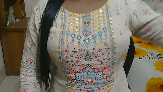 Snapshot of esita_1212 chatting on 05-09-26, 03:17 esita 1212 online show from 05-09-26, 03:17