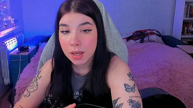 Snapshot of kellyharris chatting on 12-16-24, 04:16 kellyharris online show from 12-16-24, 04:16