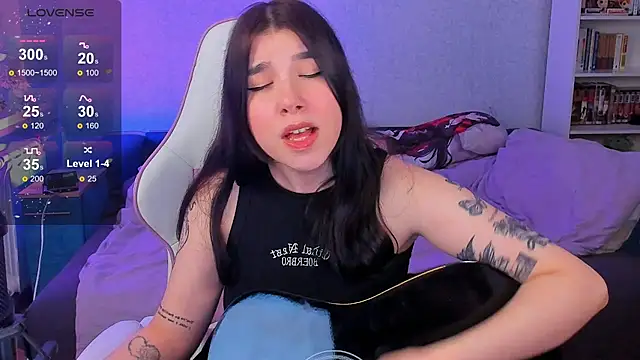 Snapshot of kellyharris chatting on 12-21-24, 05:18 kellyharris online show from 12-21-24, 05:18