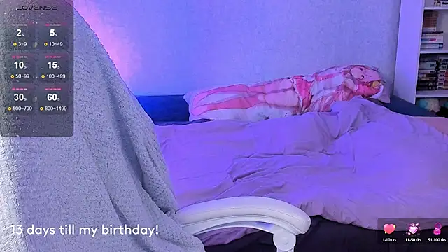 Snapshot of kellyharris chatting on 02-15-25, 03:28 kellyharris online show from 02-15-25, 03:28