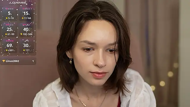 VivianLy  online show from 12-03-24, 10:39