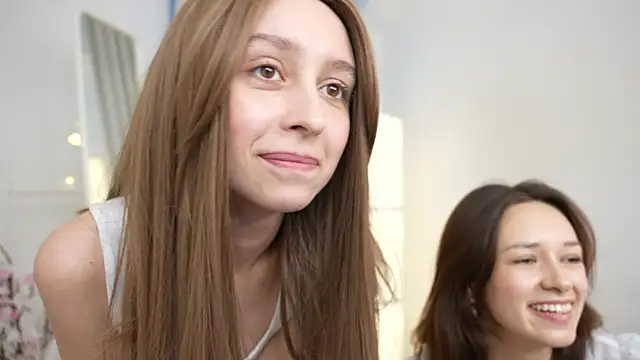 VivianLy  online show from 12-05-24, 09:50