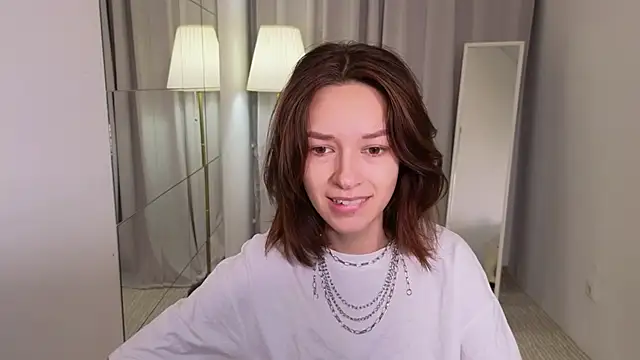 VivianLy  online show from 12-20-24, 07:55