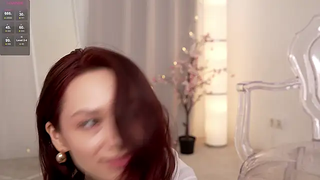 VivianLy  online show from 03-22-25, 11:53