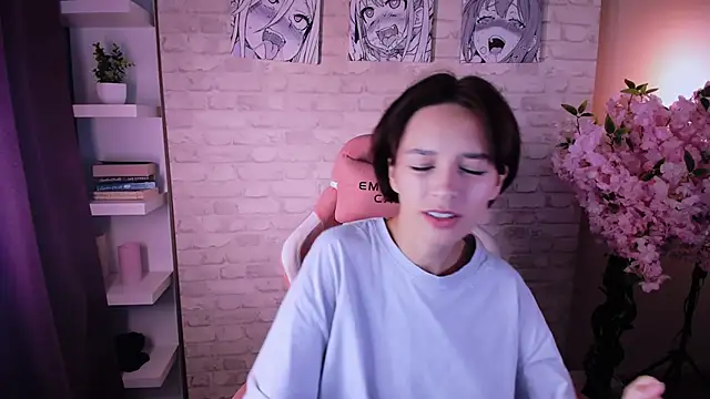 VivianLy  online show from 09-24-25, 11:24