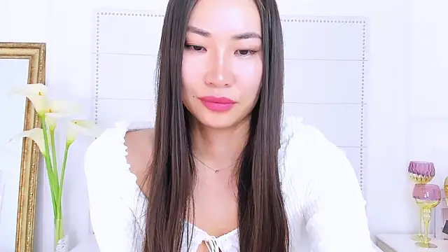 NaomiYuu online show from 02-19-25, 06:00