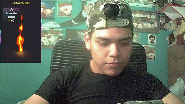 Snapshot of Valesh20 chatting on 05-19-26, 01:56 Valesh20 online show from 05-19-26, 01:56