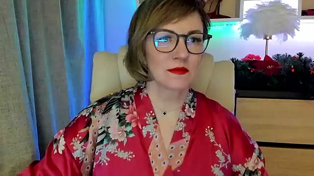 Snapshot of feliziaDesire chatting on 01-11-26, 02:00 feliziaDesire online show from 01-11-26, 02:00