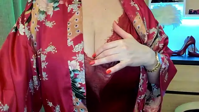 Snapshot of feliziaDesire chatting on 01-16-26, 02:10 feliziaDesire online show from 01-16-26, 02:10