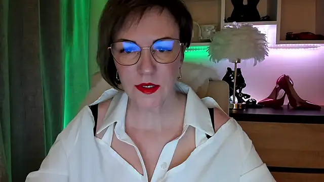 Snapshot of feliziaDesire chatting on 01-18-26, 06:06 feliziaDesire online show from 01-18-26, 06:06