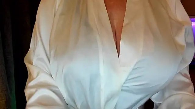 Snapshot of feliziaDesire chatting on 02-01-26, 12:48 feliziaDesire online show from 02-01-26, 12:48