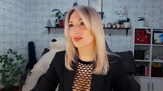 Snapshot of MillaXQueen chatting on 03-24-26, 11:15 MillaXQueen online show from 03-24-26, 11:15