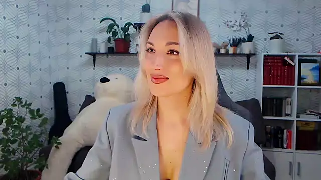 Snapshot of MillaXQueen chatting on 03-25-26, 03:07 MillaXQueen online show from 03-25-26, 03:07