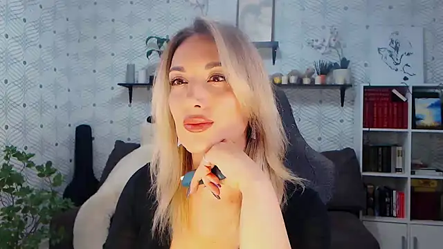 Snapshot of MillaXQueen chatting on 05-14-26, 11:17 MillaXQueen online show from 05-14-26, 11:17