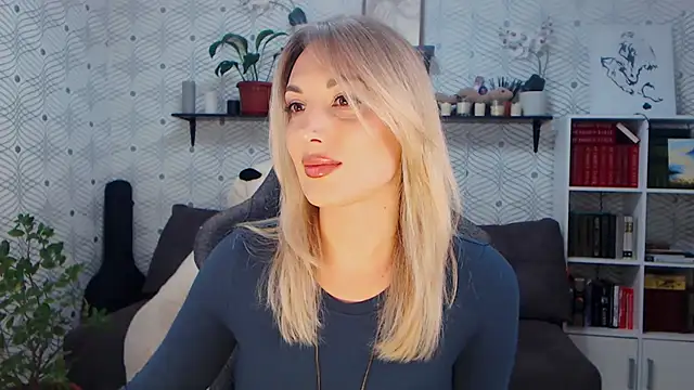 Snapshot of MillaXQueen chatting on 05-27-26, 01:19 MillaXQueen online show from 05-27-26, 01:19