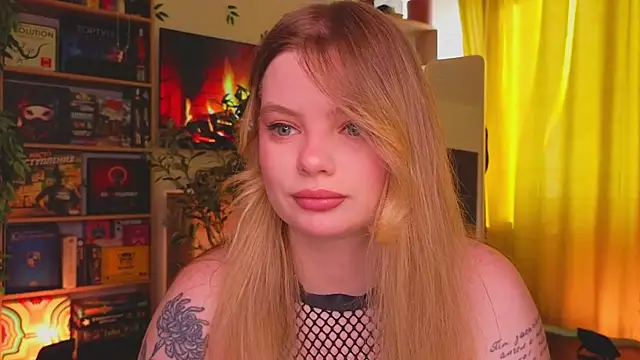 Snapshot of Hottie_Jane chatting on 10-18-25, 09:21 Hottie Jane online show from 10-18-25, 09:21