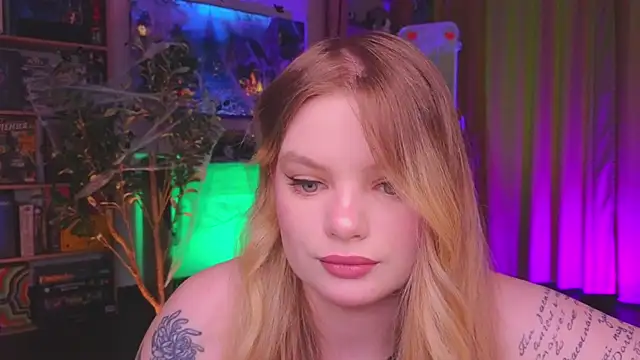 Snapshot of Hottie_Jane chatting on 10-24-25, 09:28 Hottie Jane online show from 10-24-25, 09:28