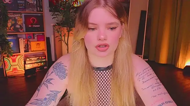 Snapshot of Hottie_Jane chatting on 11-08-25, 01:55 Hottie Jane online show from 11-08-25, 01:55